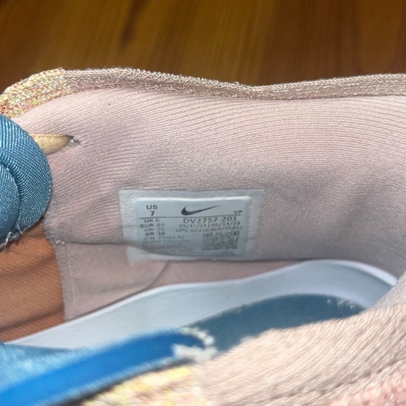 Nike Cosmic Unity 3 basketball shoes - Picture 4 of 4